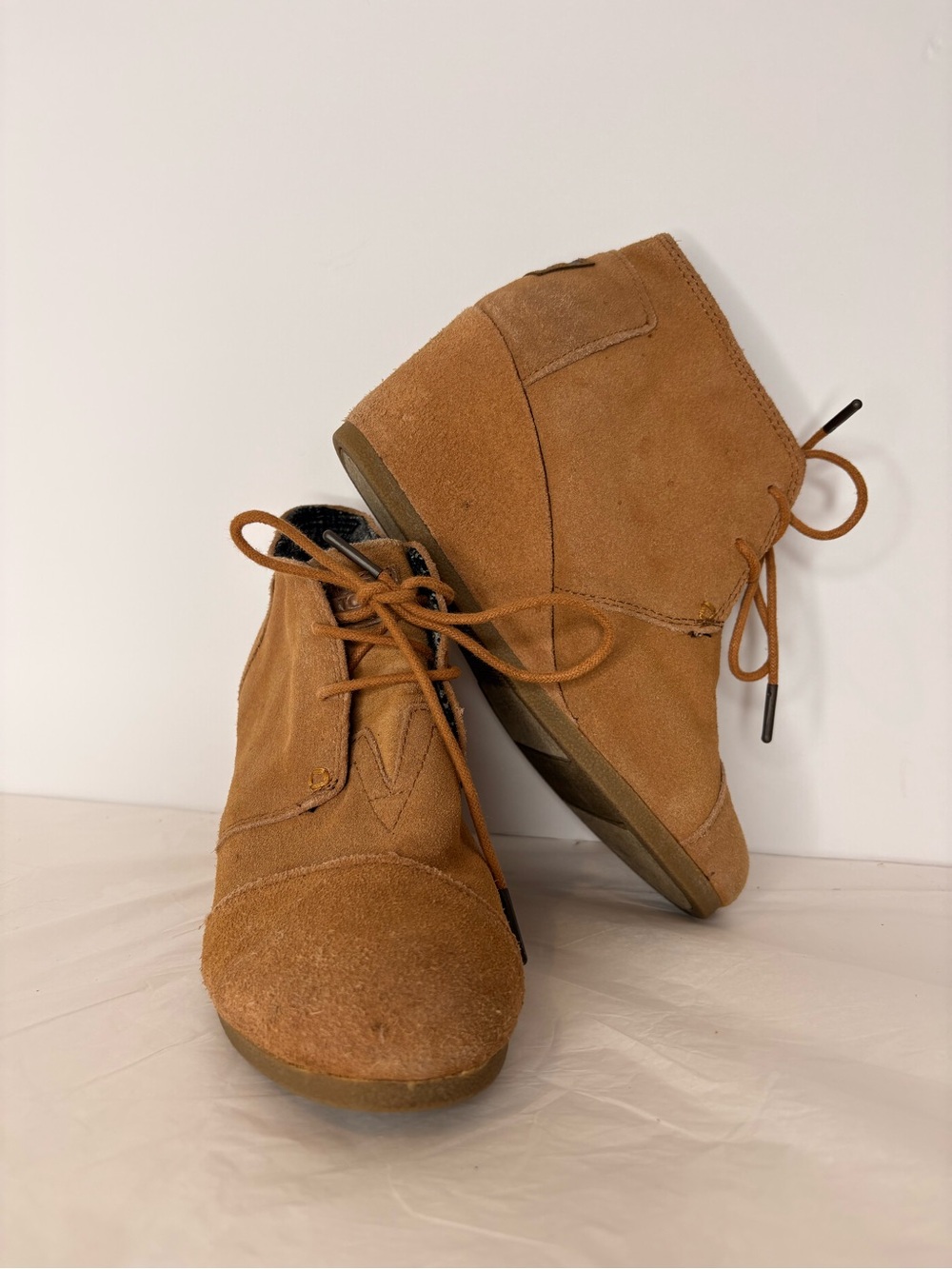 Toms Suede Lace-Up wedge Ankle Booties in Tan